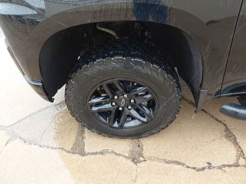 Used 2020 Chevrolet Silverado 1500 LT Trail Boss w/ Midnight Edition AWD/4WD image 34