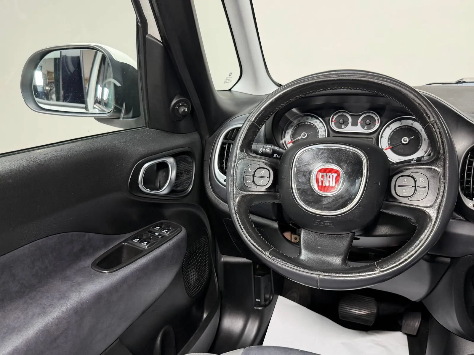 Used 2017 FIAT 500L Trekking FWD image 18