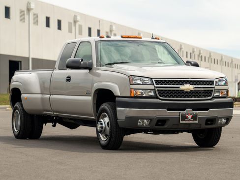 Used 2005 Chevrolet Silverado 3500 LT w/ Heavy-Duty Power Package image 22