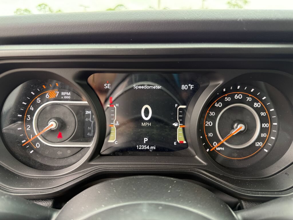 Used 2026 Jeep Wrangler Unlimited Sahara AWD/4WD image 27