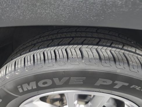 Used 2024 GMC Terrain SLT image 42