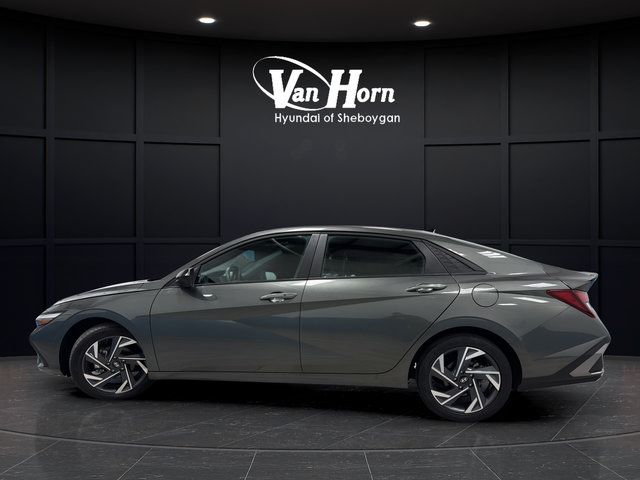 Used 2025 Hyundai Elantra Sport w/ Cargo Package FWD image 4