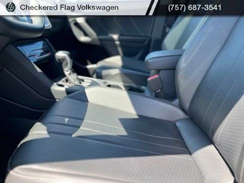 Used 2022 Volkswagen Tiguan SE FWD image 22