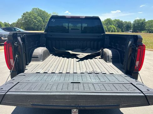 Used 2024 GMC Sierra 1500 AT4 w/ Technology Package AWD/4WD image 18