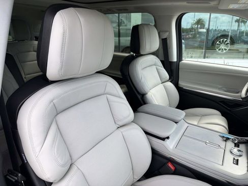 New 2026 Lincoln Navigator Reserve AWD/4WD image 18