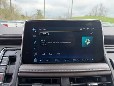 Used 2022 Chevrolet Suburban Z71 w/ Luxury Package image 11