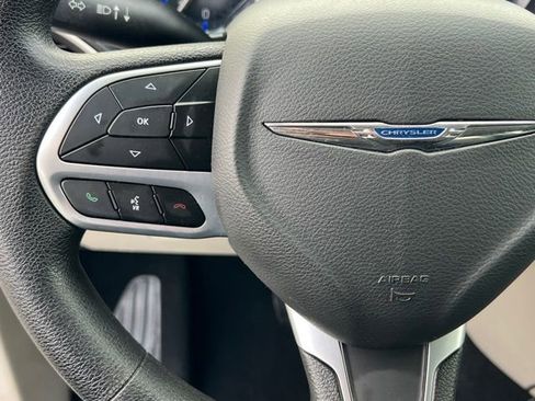 Used 2021 Chrysler Voyager L image 22