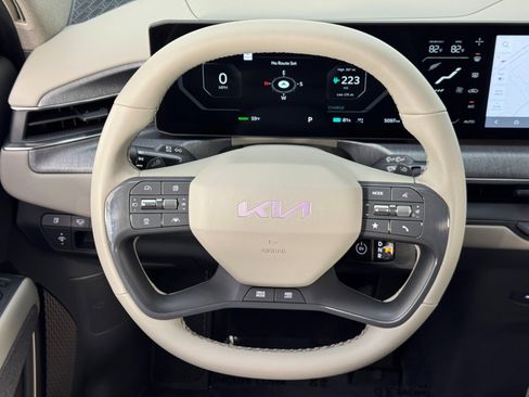 Used 2024 Kia EV9 Land image 22