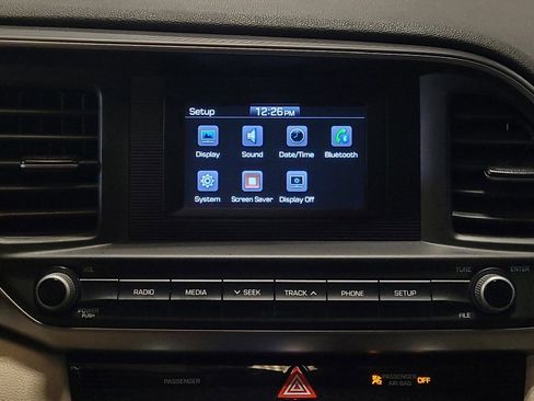 Used 2020 Hyundai Elantra SE FWD image 25