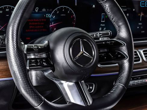 Used 2025 Mercedes-Benz GLS 450 4MATIC image 18