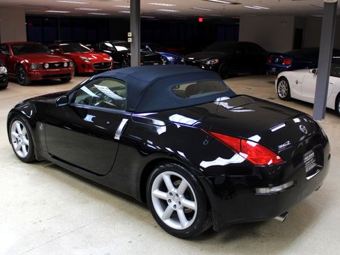 Used 2004 Nissan 350Z Touring image 16