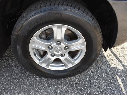 Used 2013 Toyota Sequoia SR5 AWD/4WD image 37