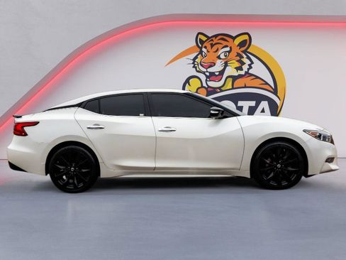 Used 2017 Nissan Maxima SR w/ Midnight Edition image 4