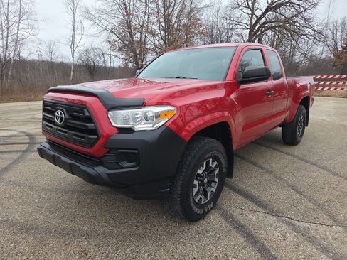 Used 2017 Toyota Tacoma SR image 2