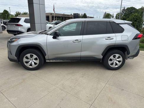 Used 2023 Toyota RAV4 LE AWD/4WD image 4