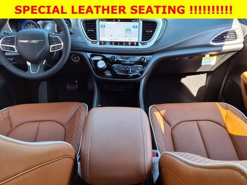 New 2026 Chrysler Pacifica Pinnacle image 7