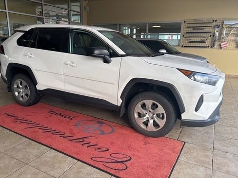 Used 2022 Toyota RAV4 LE image 7