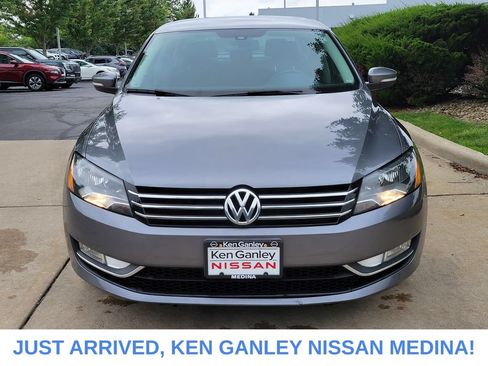 Used 2015 Volkswagen Passat 1.8T Limited Edition FWD image 8
