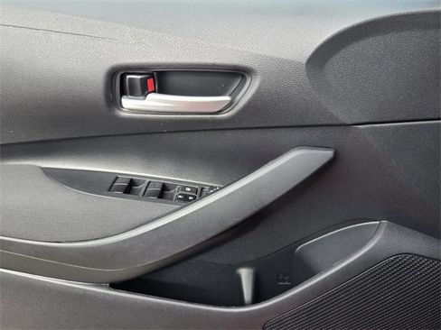 Used 2021 Toyota Corolla LE image 27