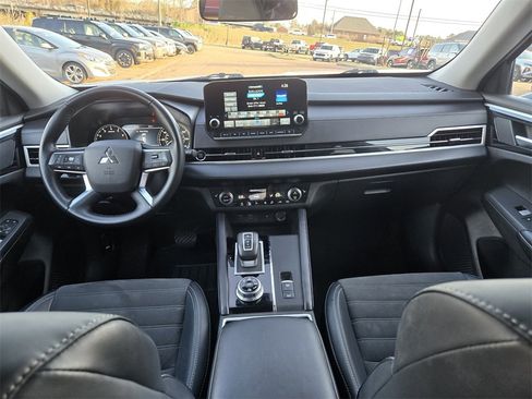 Used 2024 Mitsubishi Outlander SE image 5