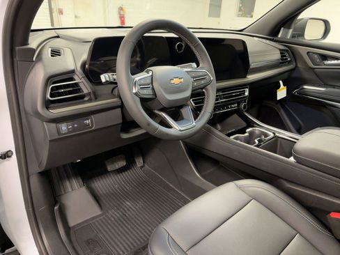 New 2026 Chevrolet Traverse LT w/ Sun and Wheel Package image 3