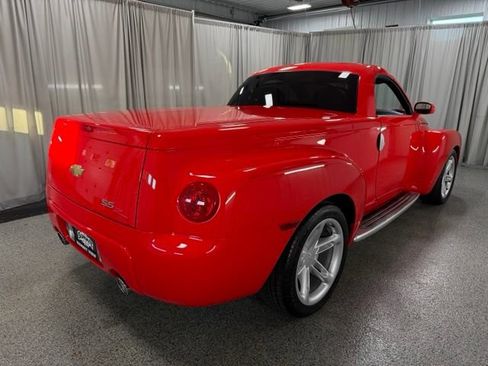 Used 2004 Chevrolet SSR w/ Preferred Equipment Group RWD image 9