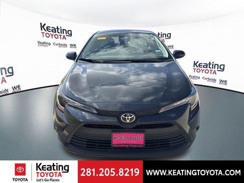 Used 2025 Toyota Corolla LE image 2