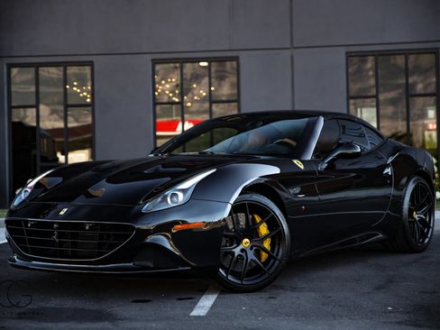 Used 2015 Ferrari California T RWD image 3