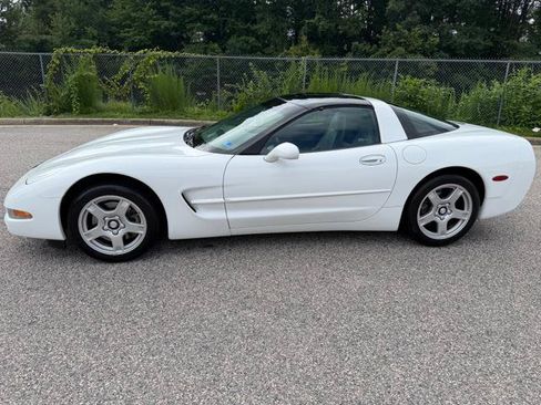 Used 1998 Chevrolet Corvette Coupe RWD image 8