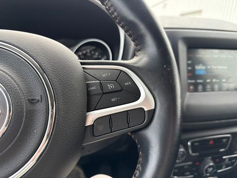 Used 2021 Jeep Compass Latitude image 12