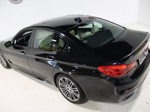 Used 2018 BMW M550i xDrive image 12