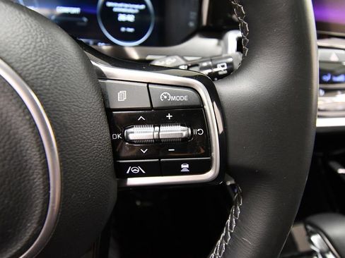 Certified 2023 Kia Sorento SX AWD/4WD image 22