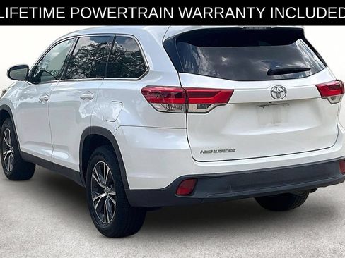 Used 2019 Toyota Highlander LE FWD image 11