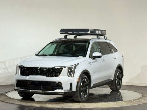 Used 2024 Kia Sorento S w/ Panoramic Sunroof Package image 5
