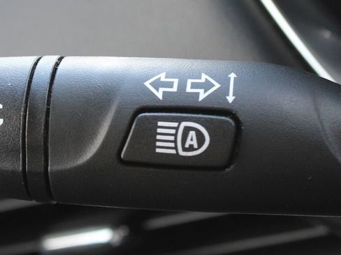 Used 2023 Chevrolet Traverse LT image 24