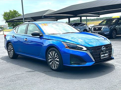 Used 2025 Nissan Altima 2.5 SV FWD image 10
