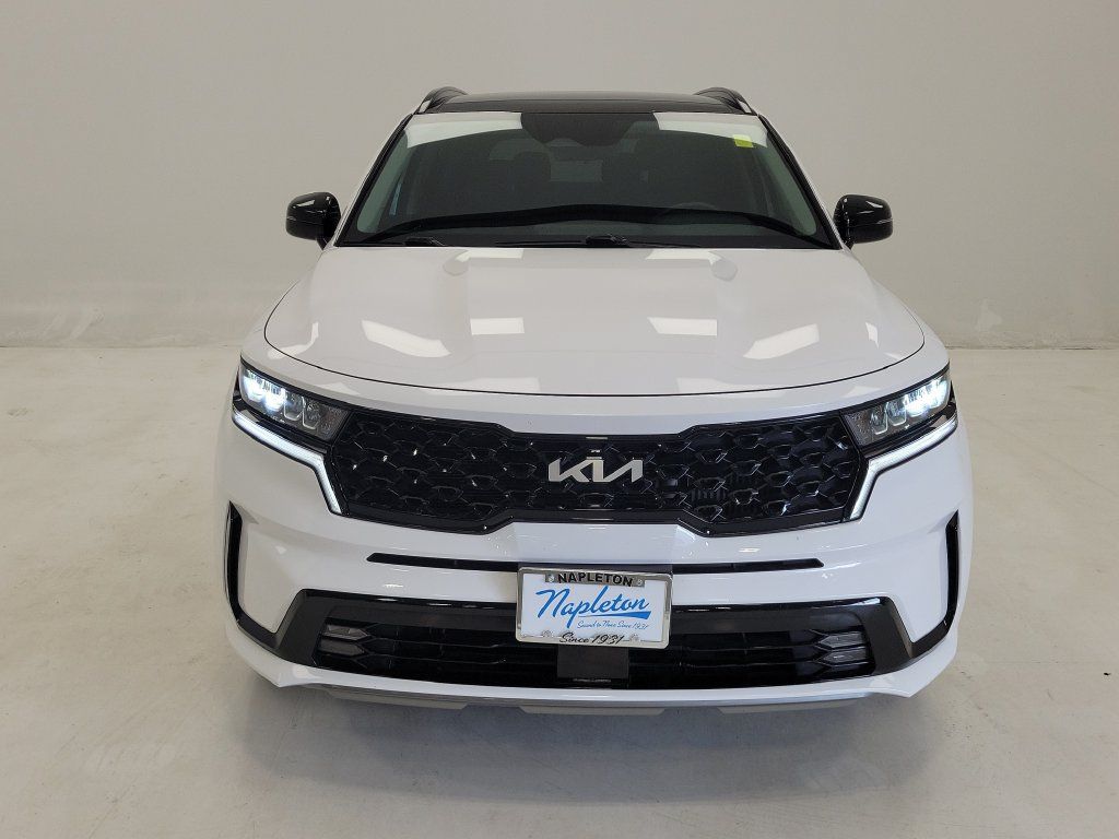 Used 2022 Kia Sorento EX w/ Panoramic Sunroof Package FWD image 2