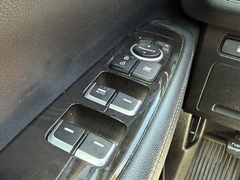 Used 2017 Kia Sorento AWD w/ LX V6 Convenience Package image 13