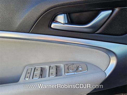 Used 2023 Genesis G70 2.0T image 32