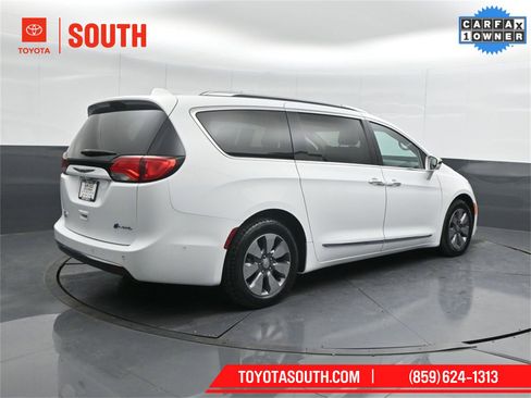 Used 2018 Chrysler Pacifica Limited w/ Advanced Safetytec Group image 2