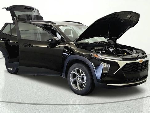 Used 2024 Chevrolet Trax LT w/ Driver Confidence Package FWD image 7