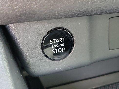 Used 2025 Nissan Rogue SV image 29