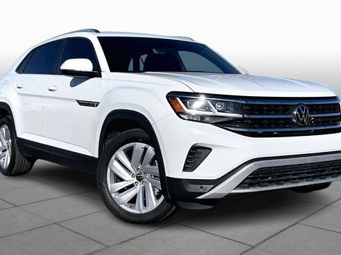Used 2023 Volkswagen Atlas Cross Sport SE image 2