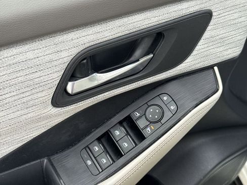 Used 2023 Nissan Rogue SV image 15