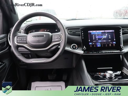 Used 2024 Jeep Wagoneer L Series II w/ Flexible Seating Group AWD/4WD image 20