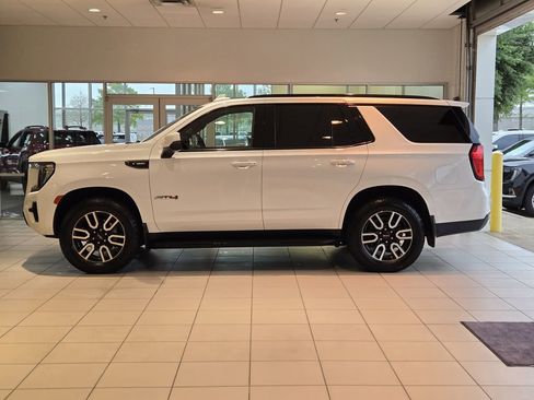 Used 2024 GMC Yukon AT4 AWD/4WD image 4