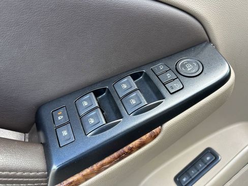 Used 2020 Chevrolet Suburban Premier image 19