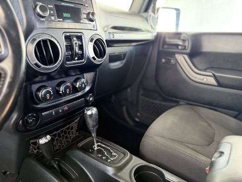 Used 2017 Jeep Wrangler Unlimited Sport image 43