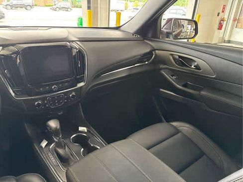 Used 2023 Chevrolet Traverse LT image 10