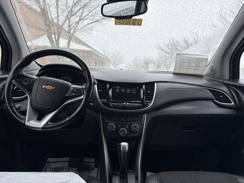 Used 2019 Chevrolet Trax LT w/ LT Convenience Package FWD image 17